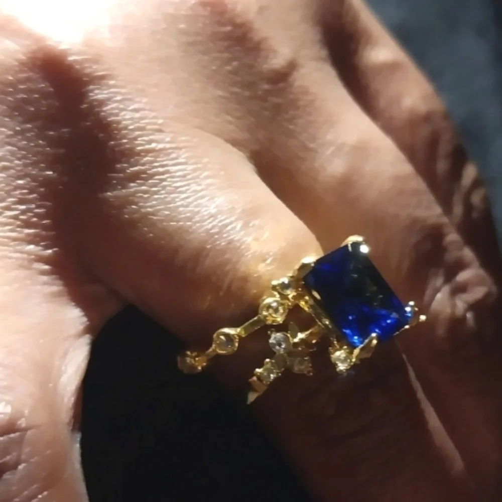 Elegant Blue and Gold Ring 6.5
